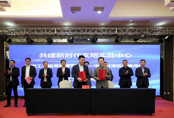 http://www.hyit.edu.cn/__local/8/26/CD/21EAE9A3D358E82789B8463B38D_B2961BF7_38AD79.jpg